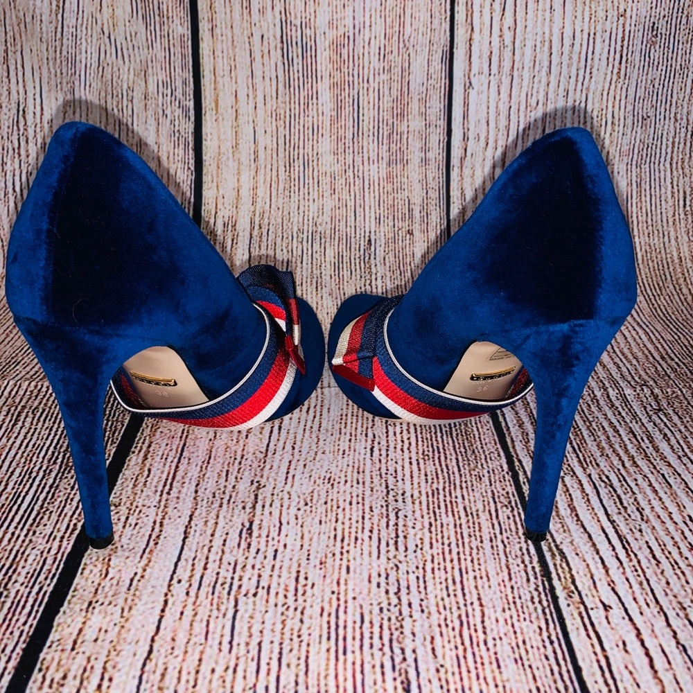 Blue Gucci Suede Pump W/ Removable Bow - Picture 4 of 7